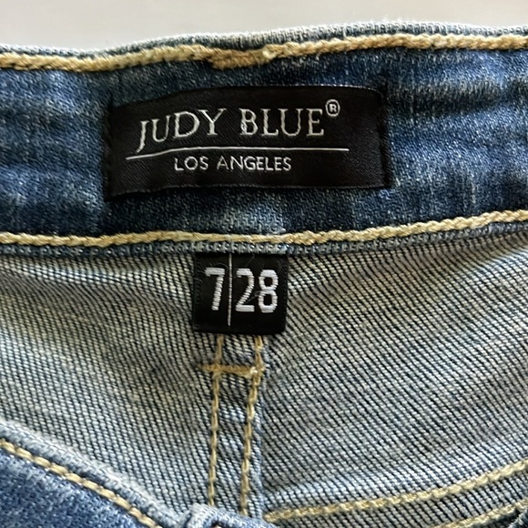 Judy Blue Relaxed Fit Size 7/28 - Picture 10 of 16